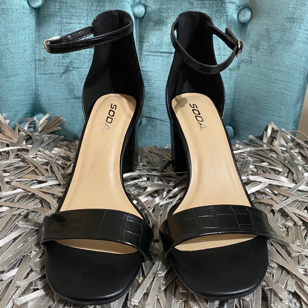 black croc heels - Picture 5 of 6